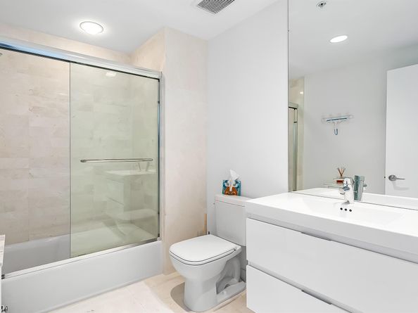 17111 Biscayne Boulevard 902, North Miami Beach FL 33160