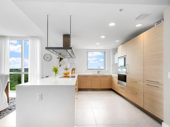 17111 Biscayne Boulevard 902, North Miami Beach FL 33160