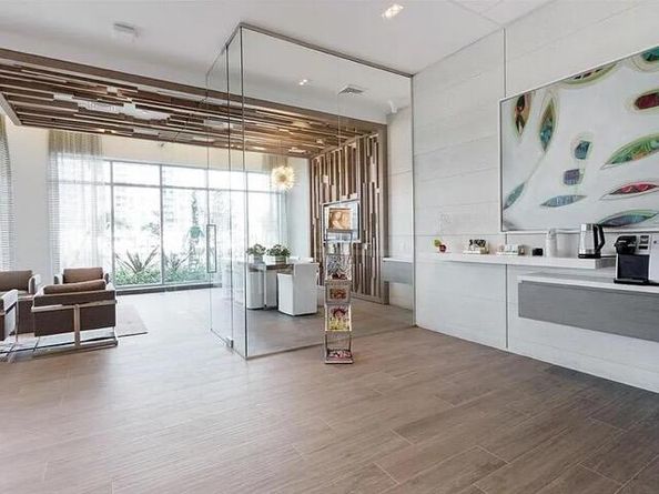 17111 Biscayne Boulevard 902, North Miami Beach FL 33160