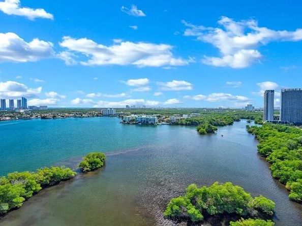 17111 Biscayne Boulevard 902, North Miami Beach FL 33160