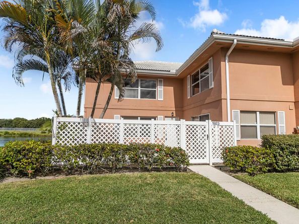 1923 Stratford Way, West Palm Beach FL 33409
