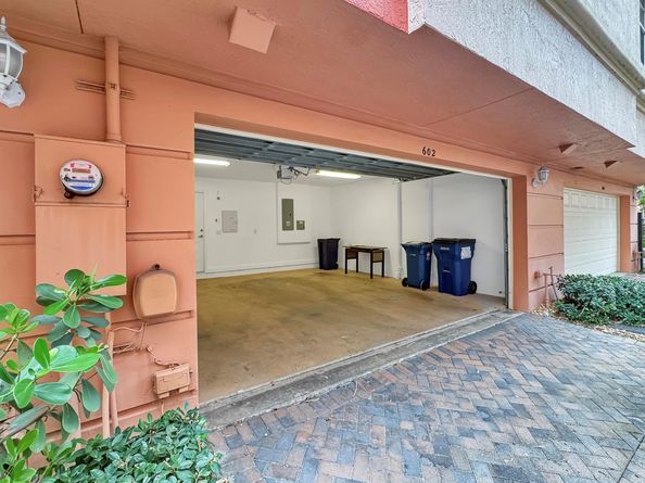 1033 NE 17th Way 602, Fort Lauderdale FL 33304