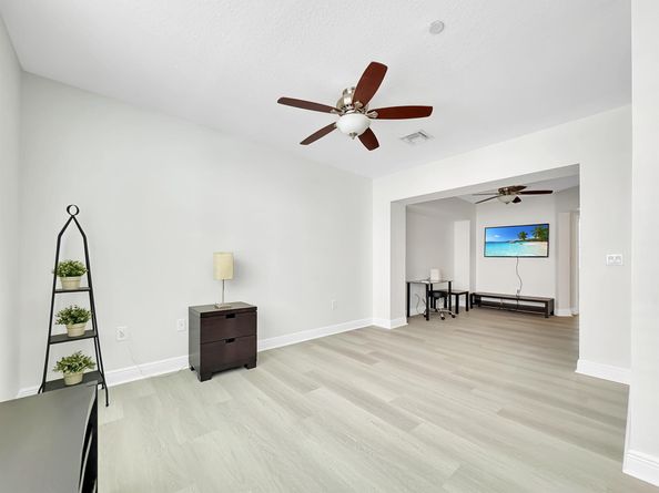 1033 NE 17th Way 602, Fort Lauderdale FL 33304