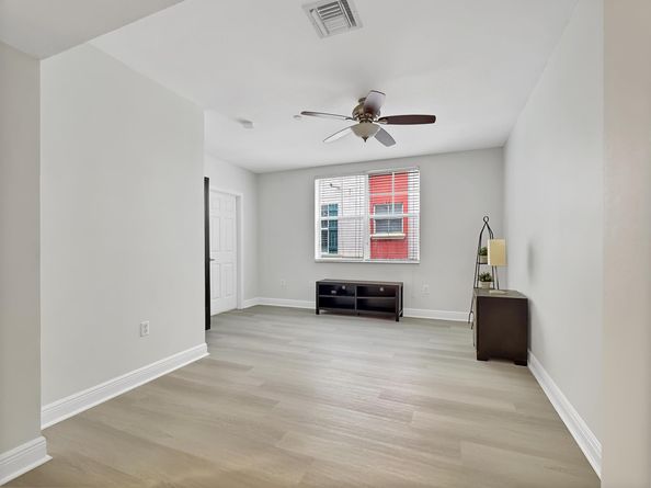 1033 NE 17th Way 602, Fort Lauderdale FL 33304