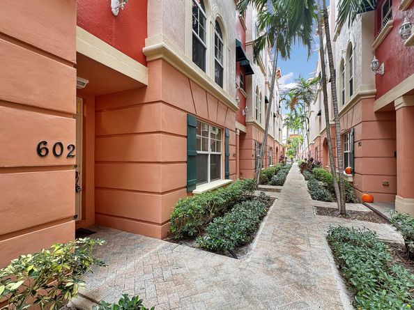 1033 NE 17th Way 602, Fort Lauderdale FL 33304
