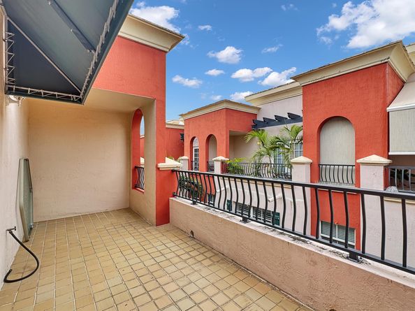 1033 NE 17th Way 602, Fort Lauderdale FL 33304