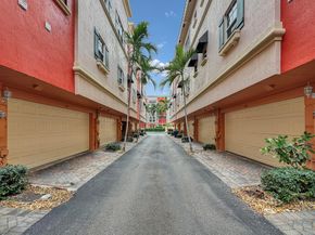 1033 NE 17th Way 602, Fort Lauderdale FL 33304