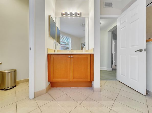 1033 NE 17th Way 602, Fort Lauderdale FL 33304