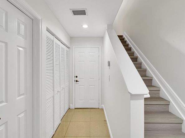 1033 NE 17th Way 602, Fort Lauderdale FL 33304