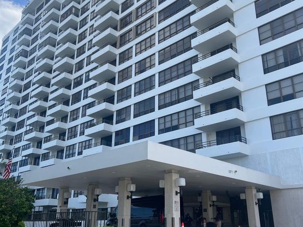 600 Three Islands Blvd 1015, Hallandale Beach FL 33009