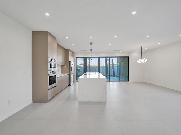 1527 NE 15th Ave, Fort Lauderdale FL 33304