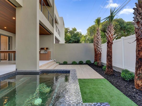 1527 NE 15th Ave, Fort Lauderdale FL 33304