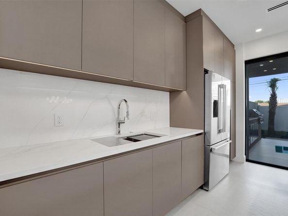 1527 NE 15th Ave, Fort Lauderdale FL 33304