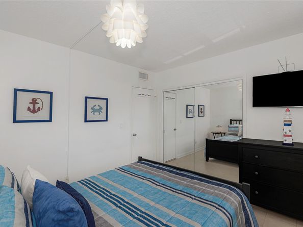 470 Paradise Isle Blvd 204, Hallandale Beach FL 33009