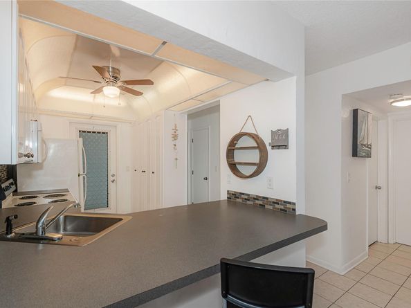 470 Paradise Isle Blvd 204, Hallandale Beach FL 33009