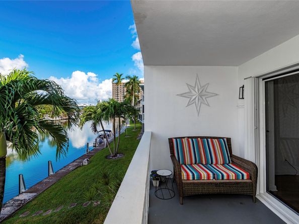 470 Paradise Isle Blvd 204, Hallandale Beach FL 33009