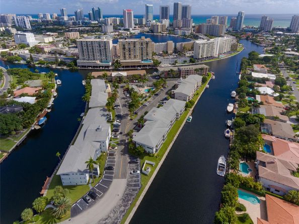 470 Paradise Isle Blvd 204, Hallandale Beach FL 33009