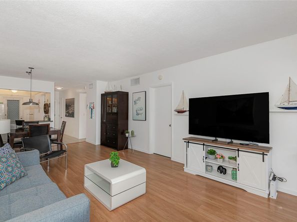 470 Paradise Isle Blvd 204, Hallandale Beach FL 33009