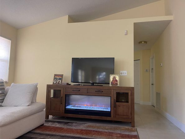 139 NW 72nd Ave, Plantation FL 33317