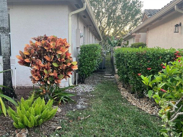 139 NW 72nd Ave, Plantation FL 33317