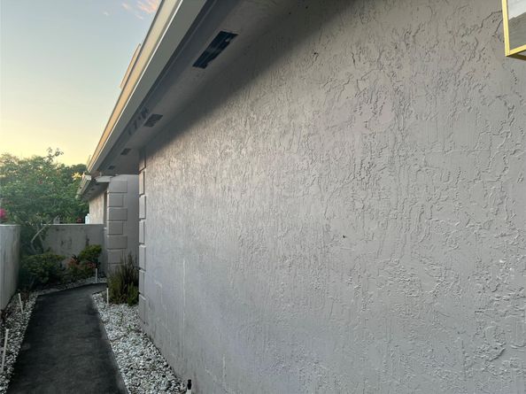 139 NW 72nd Ave, Plantation FL 33317