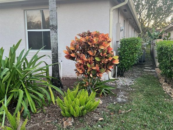 139 NW 72nd Ave, Plantation FL 33317