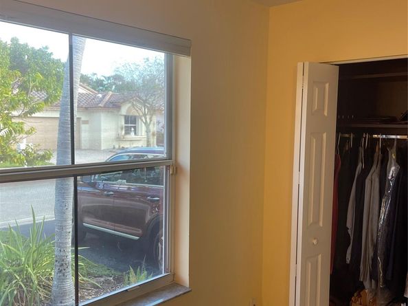 139 NW 72nd Ave, Plantation FL 33317