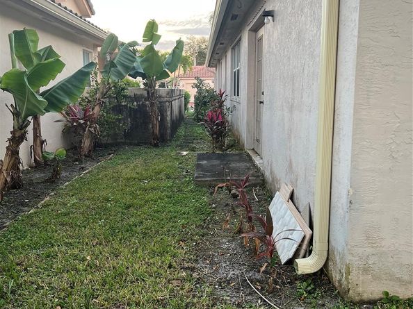 139 NW 72nd Ave, Plantation FL 33317