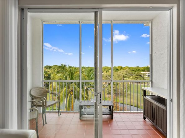 3500 Oaks Clubhouse Dr 505, Pompano Beach FL 33069