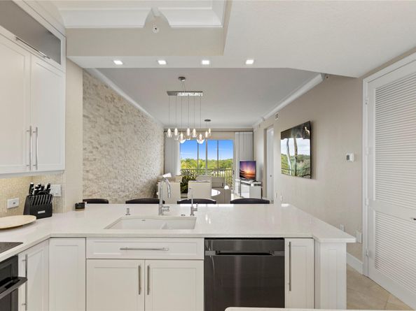 3500 Oaks Clubhouse Dr 505, Pompano Beach FL 33069