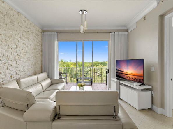 3500 Oaks Clubhouse Dr 505, Pompano Beach FL 33069