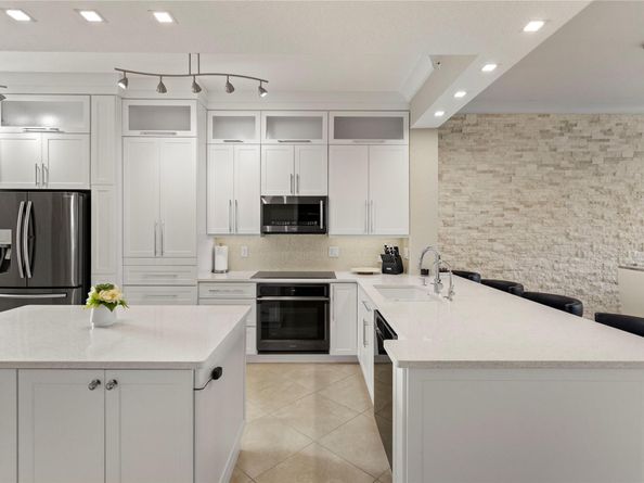 3500 Oaks Clubhouse Dr 505, Pompano Beach FL 33069