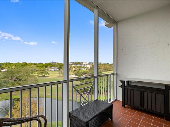 3500 Oaks Clubhouse Dr 505, Pompano Beach FL 33069