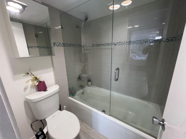 3731 N Country Club Dr 529, Aventura FL 33180