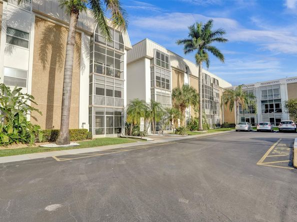 3000 NE 16th Ave D406, Oakland Park FL 33334