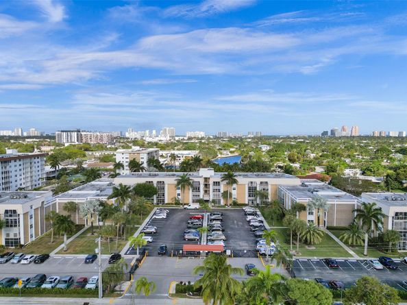 3000 NE 16th Ave D406, Oakland Park FL 33334