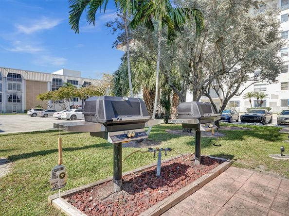 3000 NE 16th Ave D406, Oakland Park FL 33334