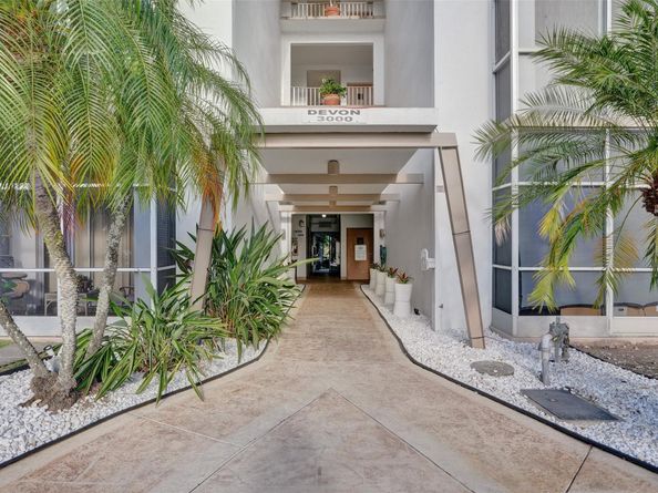 3000 NE 16th Ave D406, Oakland Park FL 33334