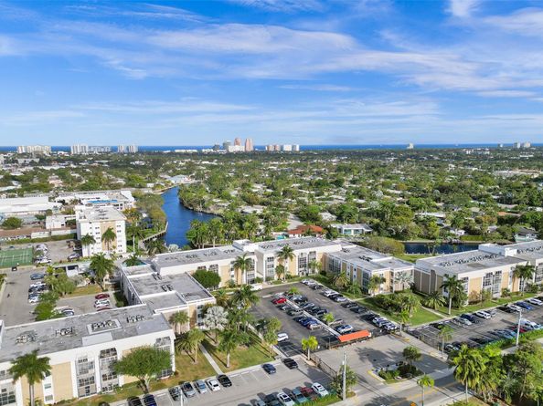 3000 NE 16th Ave D406, Oakland Park FL 33334