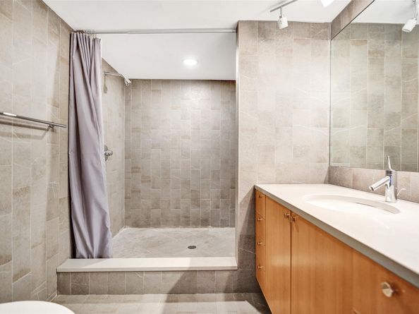 3000 NE 16th Ave D406, Oakland Park FL 33334