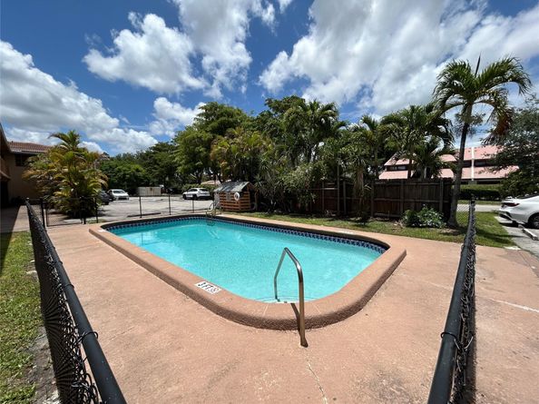 8704 NW 35Th ST 204, Coral Springs FL 33065