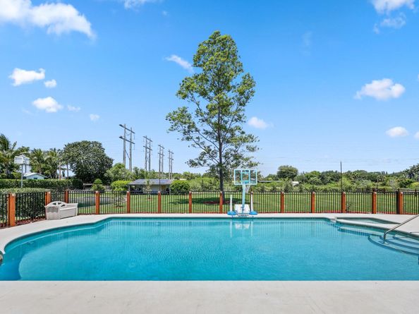 17531 SW 68th Ct, Southwest Ranches FL 33331