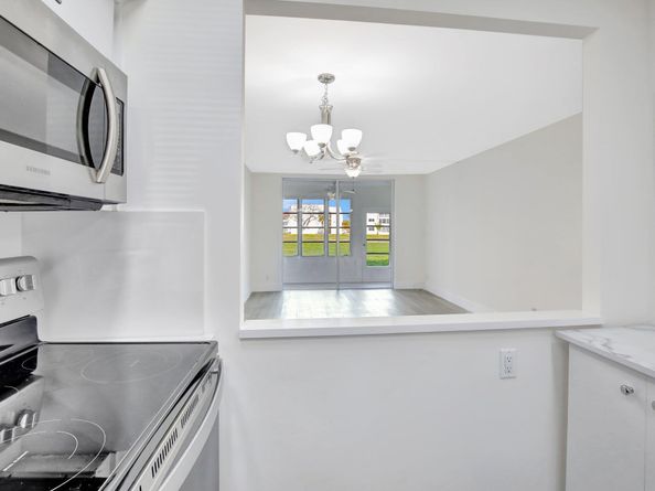 2750 Sunrise Lakes Drive W 108, Sunrise FL 33322