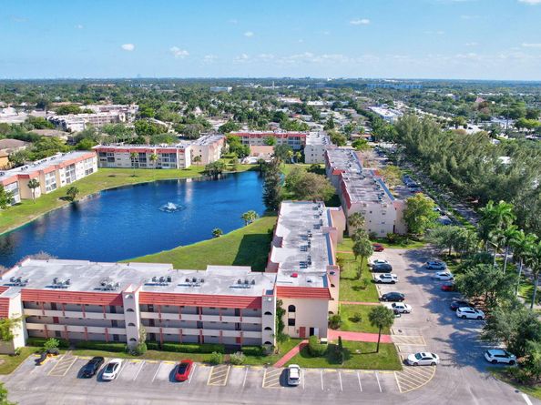 2750 Sunrise Lakes Drive W 108, Sunrise FL 33322