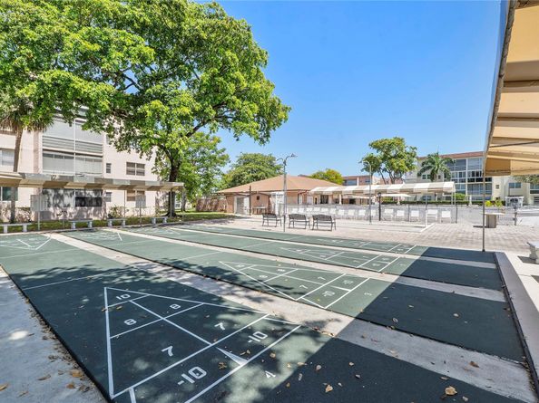 2811 Somerset Dr 209, Lauderdale Lakes FL 33311