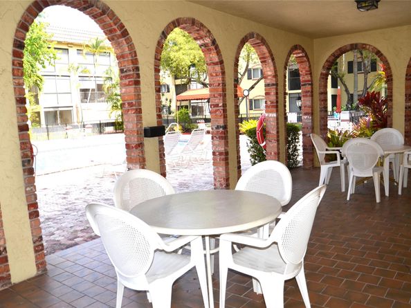 255 N Cypress Rd 342, Pompano Beach FL 33060