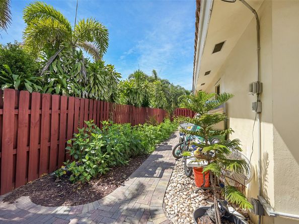 420 SE 5th St, Pompano Beach FL 33060