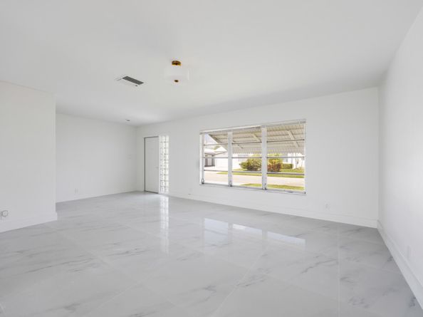8508 NW 59 Place, Tamarac FL 33321