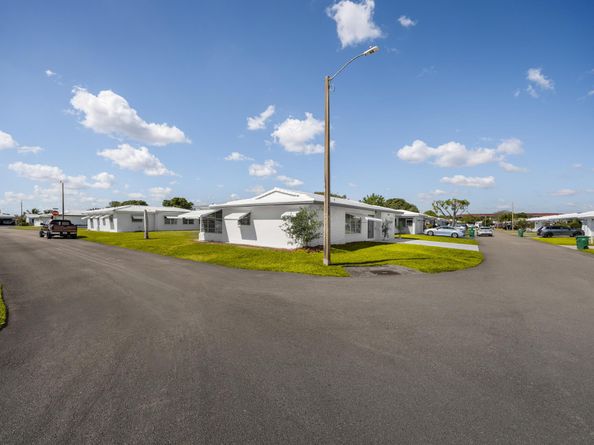 8508 NW 59 Place, Tamarac FL 33321
