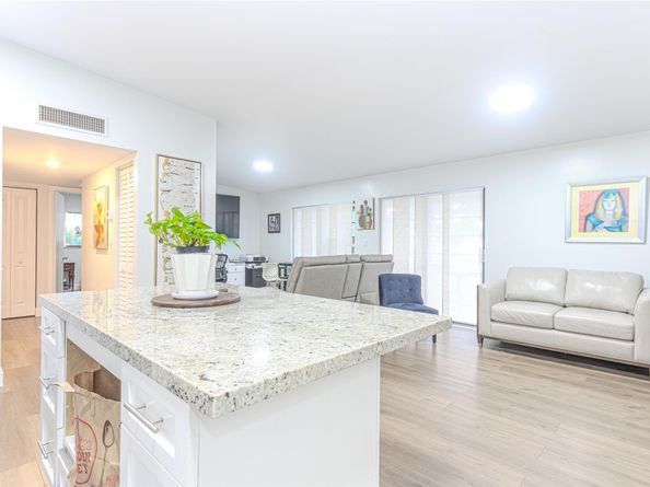 10675 W Clairmont Cir 202, Fort Lauderdale FL 33321